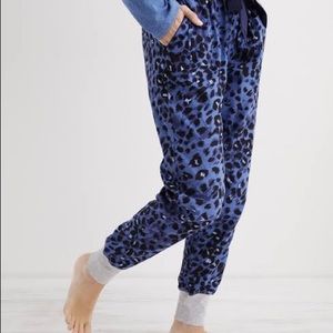 nwot aerie casual leopard joggers small